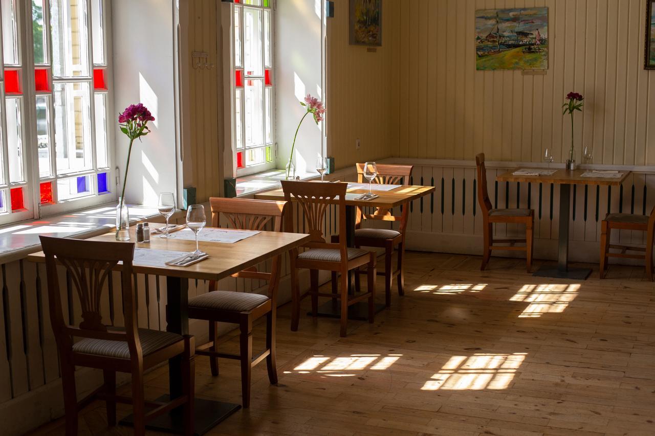 Kuursaal Guesthouse Kuressaare Extérieur photo